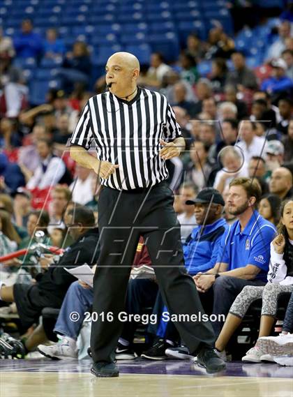 Thumbnail 2 in De La Salle vs. Modesto Christian (CIF NorCal Regional Open Division Final) photogallery.