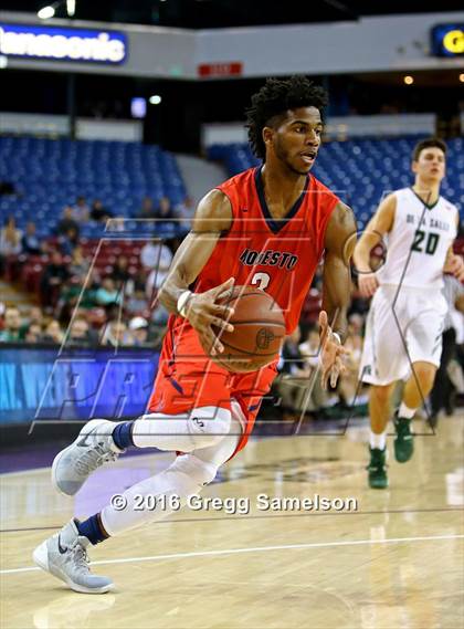 Thumbnail 3 in De La Salle vs. Modesto Christian (CIF NorCal Regional Open Division Final) photogallery.