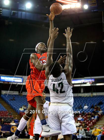Thumbnail 2 in De La Salle vs. Modesto Christian (CIF NorCal Regional Open Division Final) photogallery.