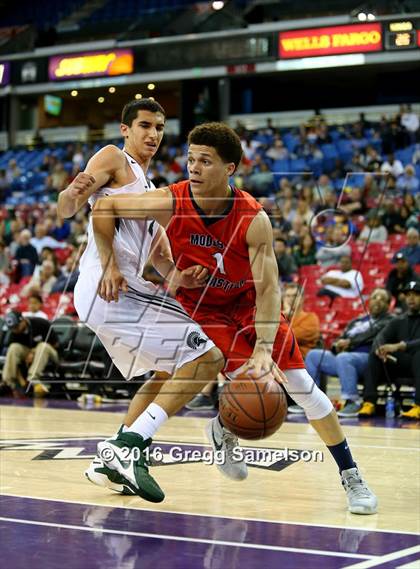 Thumbnail 3 in De La Salle vs. Modesto Christian (CIF NorCal Regional Open Division Final) photogallery.