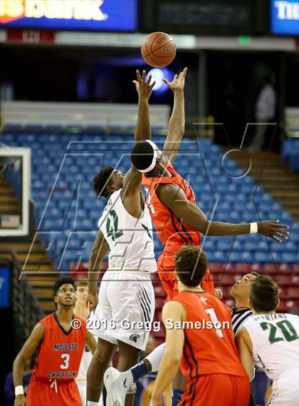 Thumbnail 1 in De La Salle vs. Modesto Christian (CIF NorCal Regional Open Division Final) photogallery.