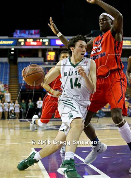 Thumbnail 1 in De La Salle vs. Modesto Christian (CIF NorCal Regional Open Division Final) photogallery.