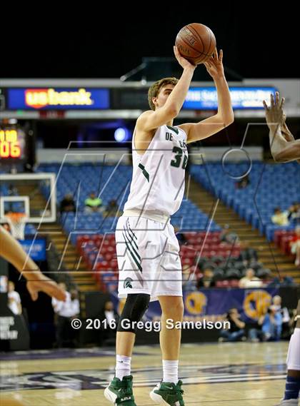 Thumbnail 2 in De La Salle vs. Modesto Christian (CIF NorCal Regional Open Division Final) photogallery.
