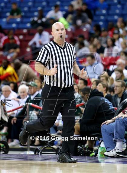 Thumbnail 3 in De La Salle vs. Modesto Christian (CIF NorCal Regional Open Division Final) photogallery.