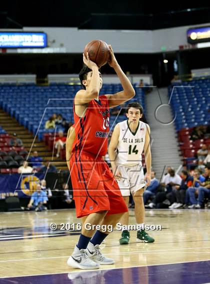Thumbnail 2 in De La Salle vs. Modesto Christian (CIF NorCal Regional Open Division Final) photogallery.