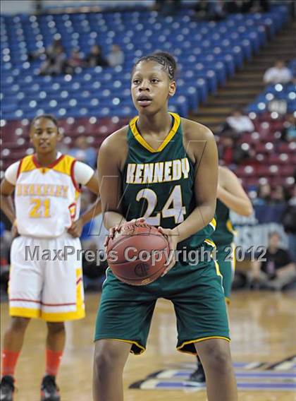 Thumbnail 2 in Berkeley vs. Kennedy (CIF D1 NorCal Regional Final) photogallery.