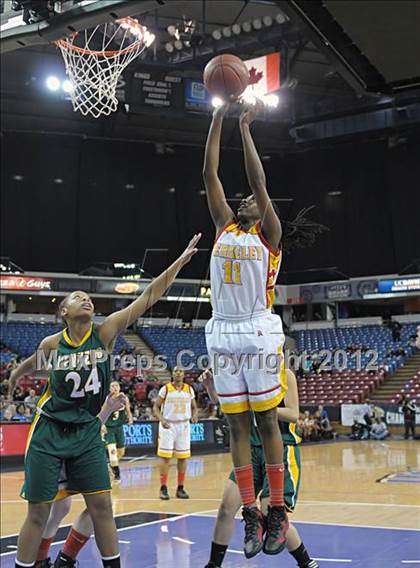 Thumbnail 1 in Berkeley vs. Kennedy (CIF D1 NorCal Regional Final) photogallery.