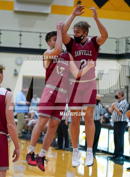 Thumbnail 2 in Danville vs Cascade (Avon High School) photogallery.