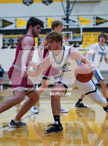 Thumbnail 2 in Danville vs Cascade (Avon High School) photogallery.