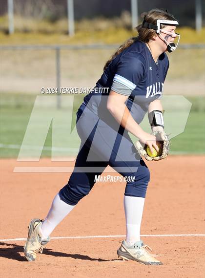 Thumbnail 2 in Poston Butte vs Deer Valley (AIA 4A Conference Play-In) photogallery.