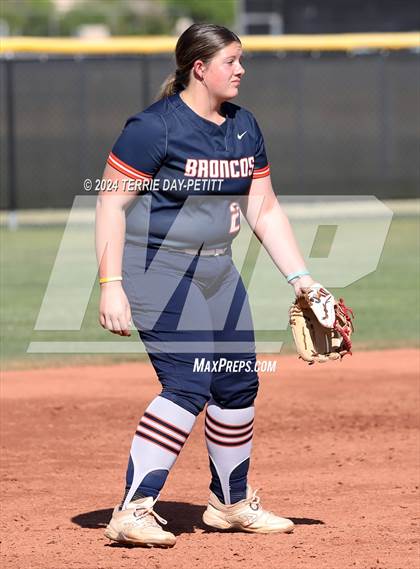 Thumbnail 2 in Poston Butte vs Deer Valley (AIA 4A Conference Play-In) photogallery.