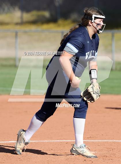 Thumbnail 3 in Poston Butte vs Deer Valley (AIA 4A Conference Play-In) photogallery.