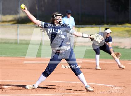 Thumbnail 2 in Poston Butte vs Deer Valley (AIA 4A Conference Play-In) photogallery.
