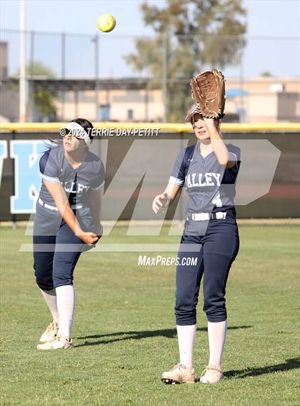Thumbnail 2 in Poston Butte vs Deer Valley (AIA 4A Conference Play-In) photogallery.