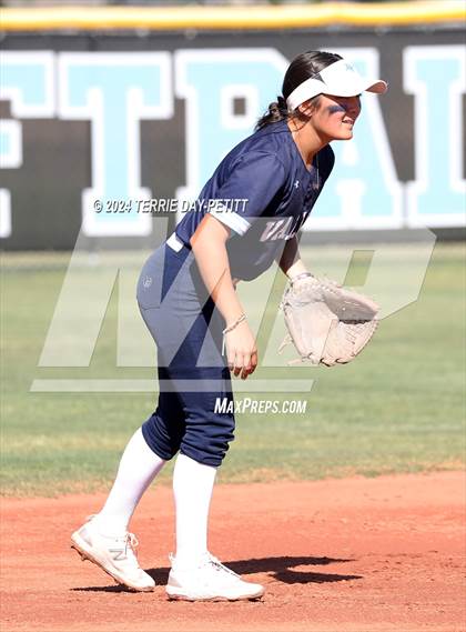 Thumbnail 3 in Poston Butte vs Deer Valley (AIA 4A Conference Play-In) photogallery.