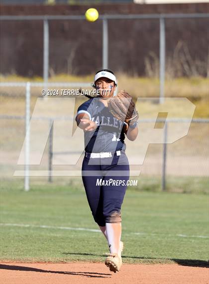 Thumbnail 1 in Poston Butte vs Deer Valley (AIA 4A Conference Play-In) photogallery.