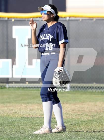 Thumbnail 3 in Poston Butte vs Deer Valley (AIA 4A Conference Play-In) photogallery.