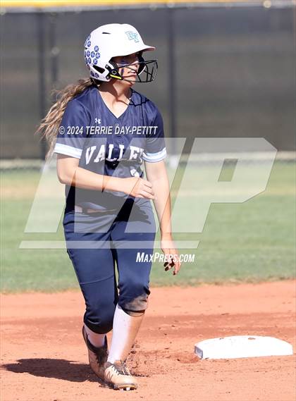 Thumbnail 2 in Poston Butte vs Deer Valley (AIA 4A Conference Play-In) photogallery.