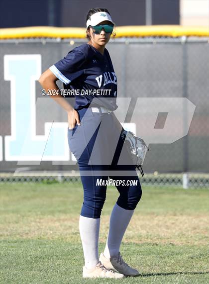 Thumbnail 2 in Poston Butte vs Deer Valley (AIA 4A Conference Play-In) photogallery.