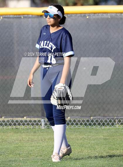 Thumbnail 3 in Poston Butte vs Deer Valley (AIA 4A Conference Play-In) photogallery.