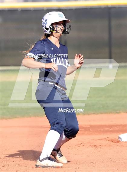 Thumbnail 3 in Poston Butte vs Deer Valley (AIA 4A Conference Play-In) photogallery.