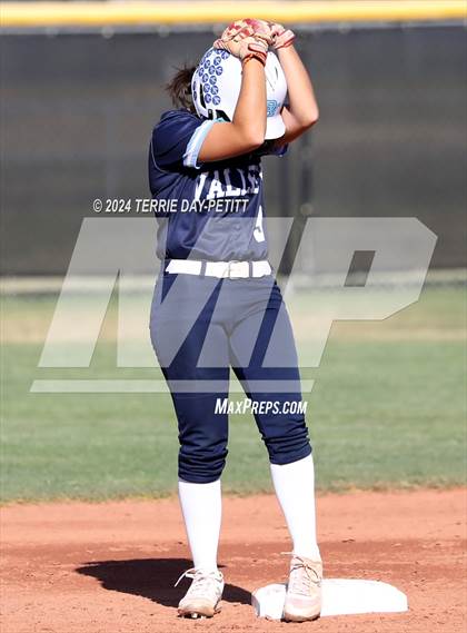 Thumbnail 1 in Poston Butte vs Deer Valley (AIA 4A Conference Play-In) photogallery.