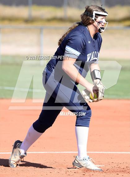 Thumbnail 3 in Poston Butte vs Deer Valley (AIA 4A Conference Play-In) photogallery.