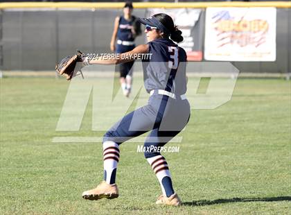 Thumbnail 2 in Poston Butte vs Deer Valley (AIA 4A Conference Play-In) photogallery.