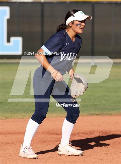 Thumbnail 1 in Poston Butte vs Deer Valley (AIA 4A Conference Play-In) photogallery.