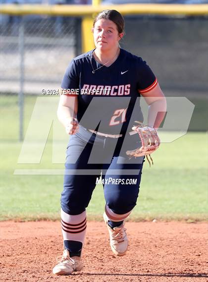 Thumbnail 3 in Poston Butte vs Deer Valley (AIA 4A Conference Play-In) photogallery.