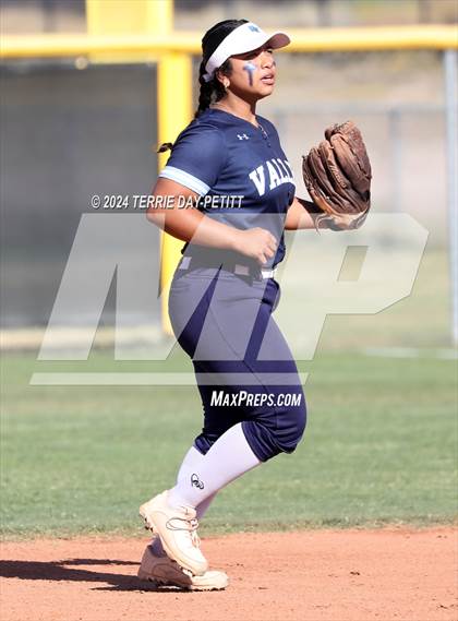 Thumbnail 3 in Poston Butte vs Deer Valley (AIA 4A Conference Play-In) photogallery.