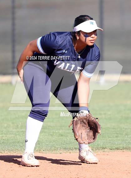 Thumbnail 3 in Poston Butte vs Deer Valley (AIA 4A Conference Play-In) photogallery.