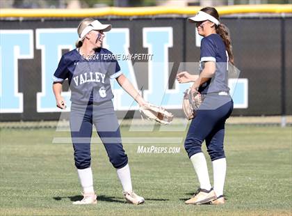 Thumbnail 3 in Poston Butte vs Deer Valley (AIA 4A Conference Play-In) photogallery.