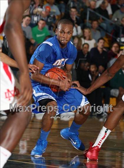 Thumbnail 3 in Mater Dei vs. Orlando Christian Prep (City of Palms Classic) photogallery.