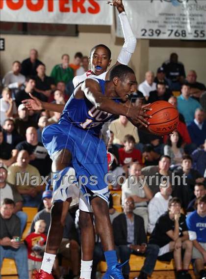 Thumbnail 1 in Mater Dei vs. Orlando Christian Prep (City of Palms Classic) photogallery.