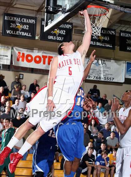 Thumbnail 1 in Mater Dei vs. Orlando Christian Prep (City of Palms Classic) photogallery.
