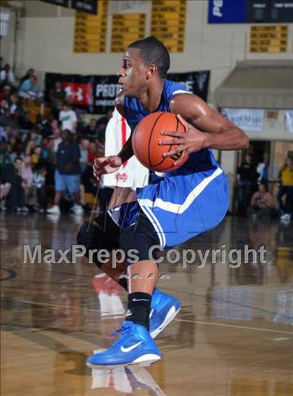 Thumbnail 2 in Mater Dei vs. Orlando Christian Prep (City of Palms Classic) photogallery.