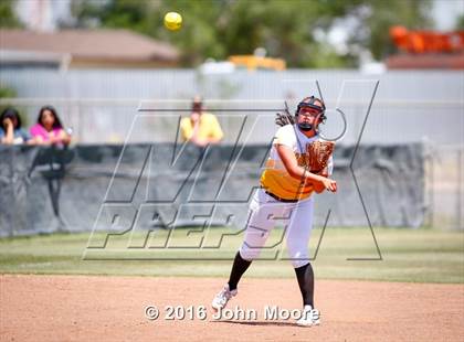 Thumbnail 3 in Snyder vs Seminole (UIL 4A Playoffs) photogallery.