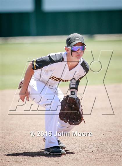 Thumbnail 2 in Snyder vs Seminole (UIL 4A Playoffs) photogallery.
