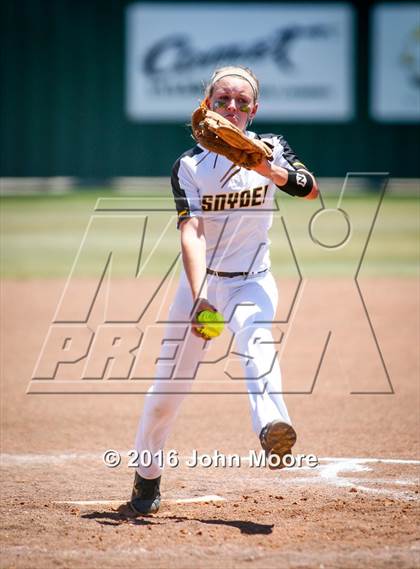 Thumbnail 1 in Snyder vs Seminole (UIL 4A Playoffs) photogallery.