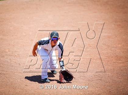 Thumbnail 2 in Snyder vs Seminole (UIL 4A Playoffs) photogallery.
