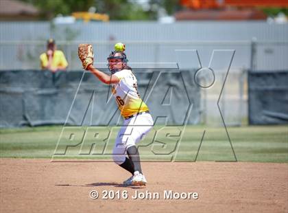 Thumbnail 1 in Snyder vs Seminole (UIL 4A Playoffs) photogallery.