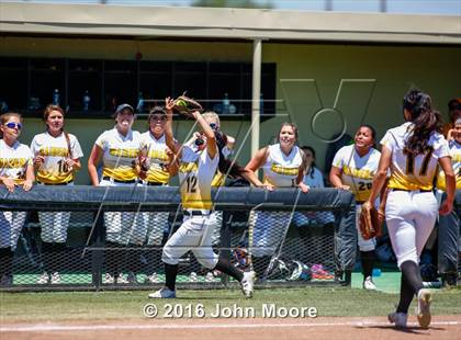 Thumbnail 2 in Snyder vs Seminole (UIL 4A Playoffs) photogallery.