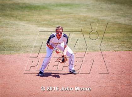 Thumbnail 3 in Snyder vs Seminole (UIL 4A Playoffs) photogallery.