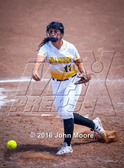 Thumbnail 2 in Snyder vs Seminole (UIL 4A Playoffs) photogallery.