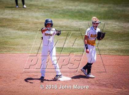 Thumbnail 2 in Snyder vs Seminole (UIL 4A Playoffs) photogallery.