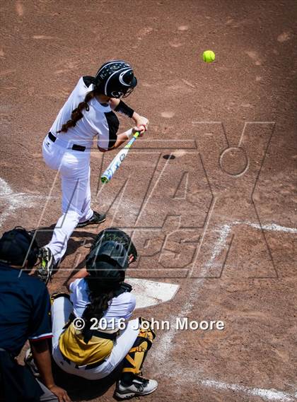 Thumbnail 2 in Snyder vs Seminole (UIL 4A Playoffs) photogallery.