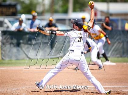 Thumbnail 3 in Snyder vs Seminole (UIL 4A Playoffs) photogallery.