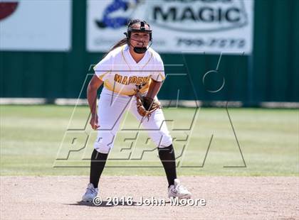 Thumbnail 2 in Snyder vs Seminole (UIL 4A Playoffs) photogallery.