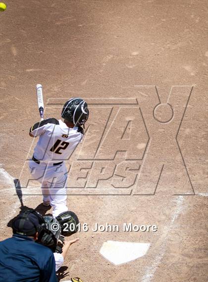 Thumbnail 2 in Snyder vs Seminole (UIL 4A Playoffs) photogallery.